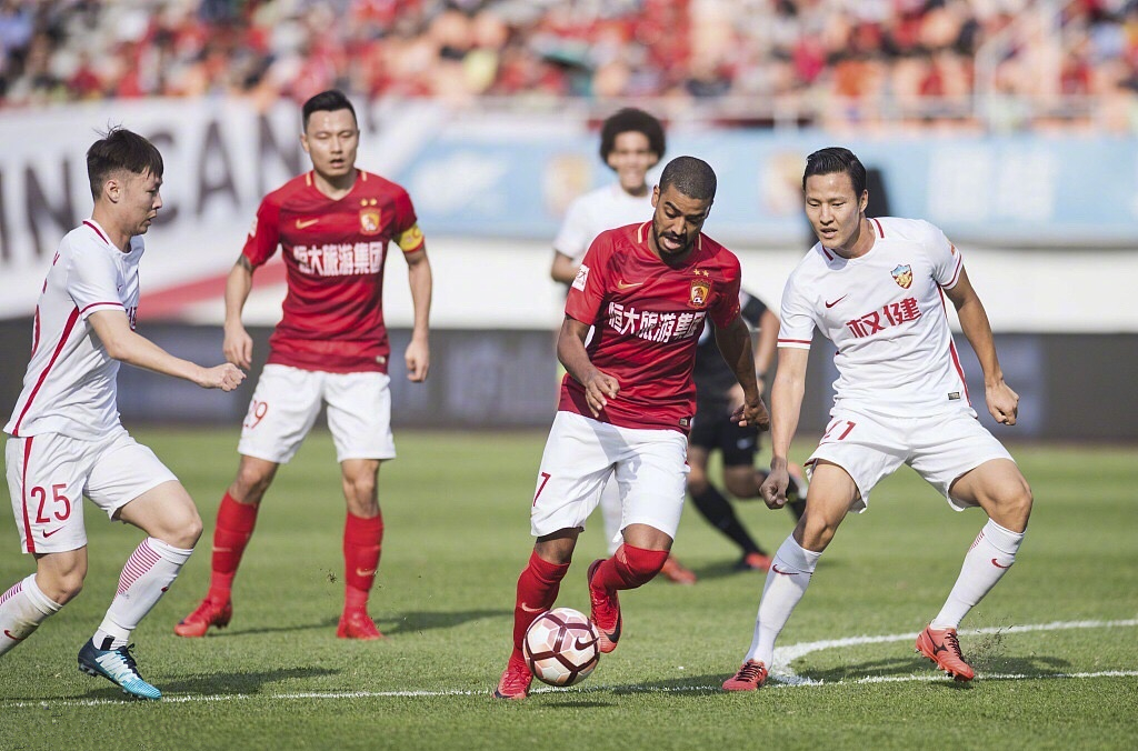 开云体育下载-鲁能主场大胜权健，塔神头槌破门助球队取胜保持不败的简单介绍