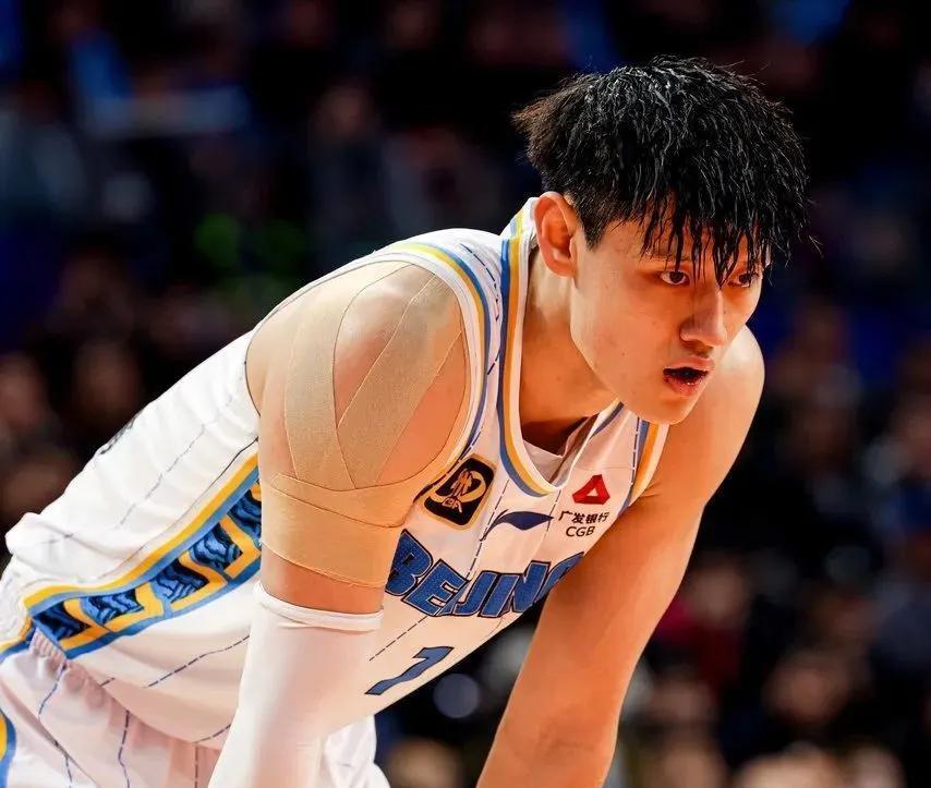 关于篮球巨星闪耀巴西，纳瓦洛克首次尝试CBA生涯的信息