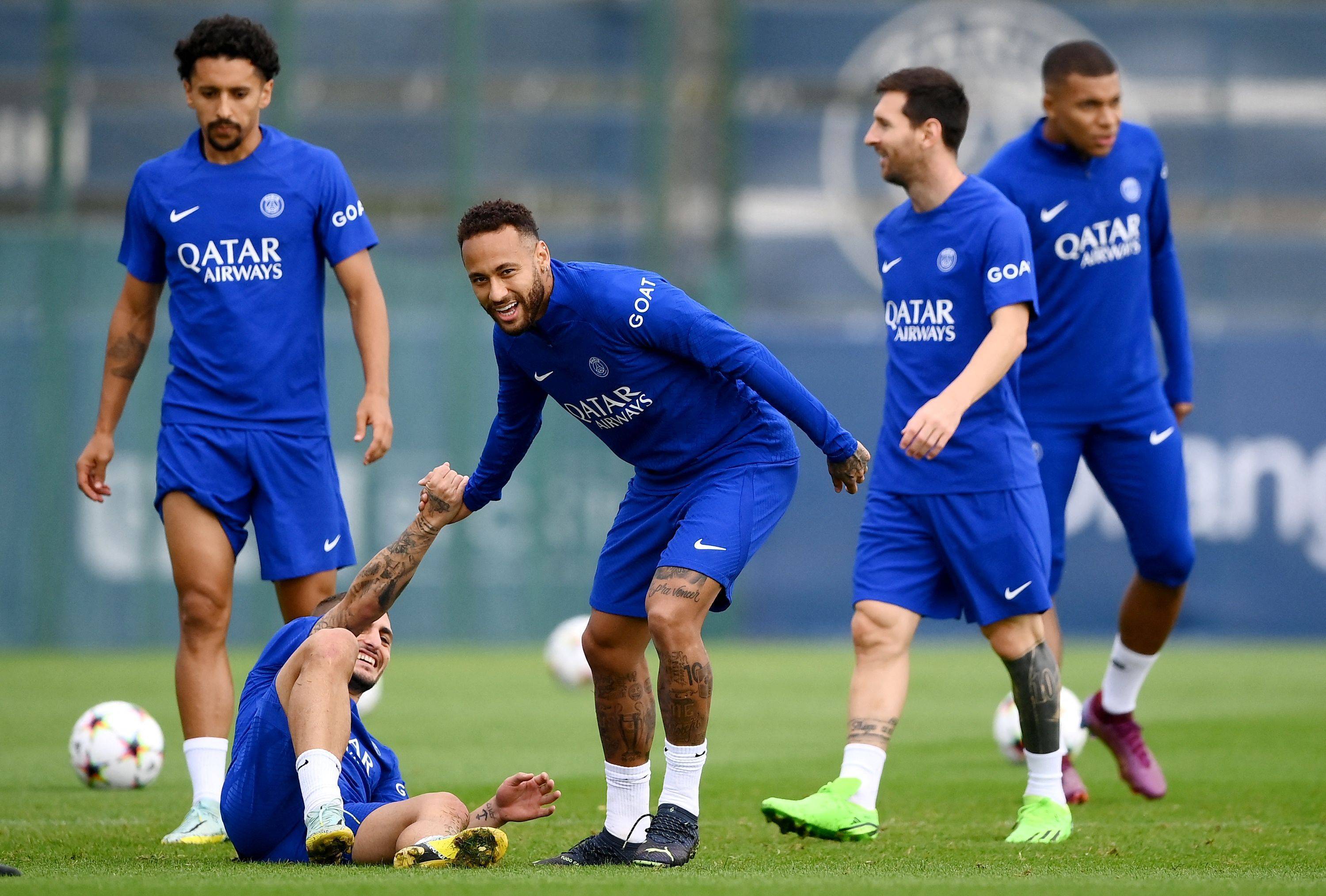 巴黎圣日耳曼后卫备战训练细节的简单介绍