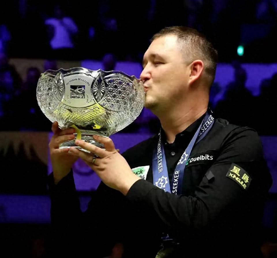 德国铁饼选手斩获金牌，表现出色超越对手