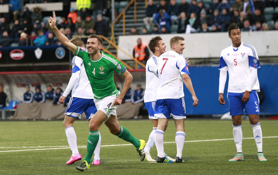 包含荷兰逆转北爱尔兰，成功晋级欧洲杯正赛，夺冠预兆的词条