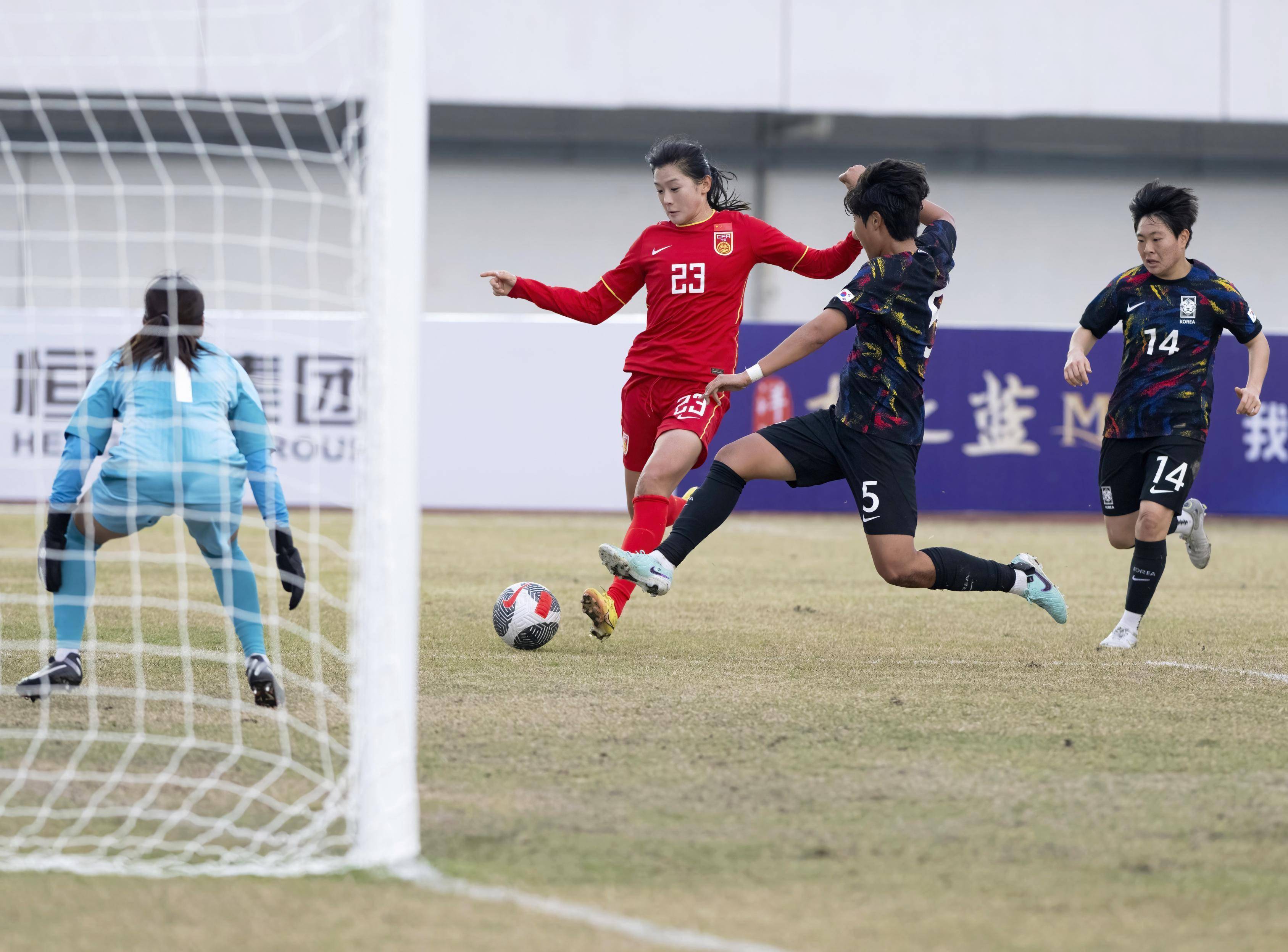 女足亚洲杯：女队实力强劲展现