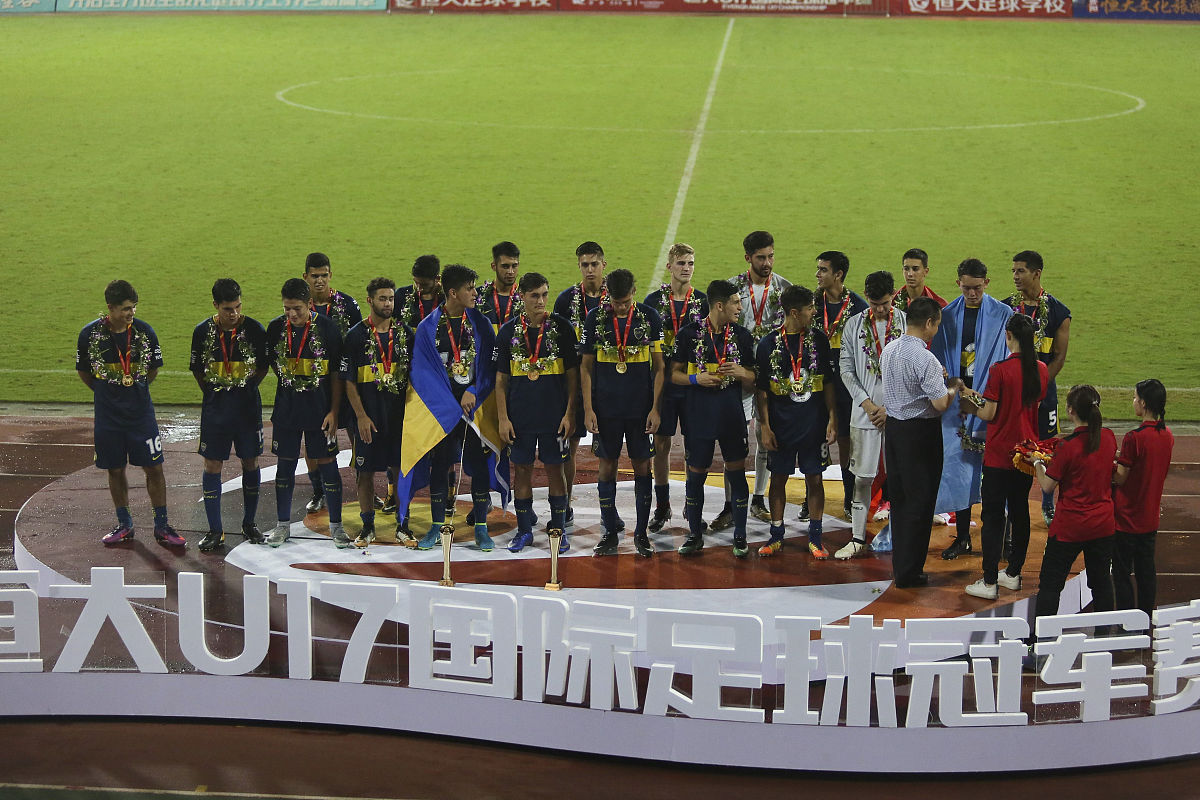 关于激烈角逐！球员们在比赛中展现团队精神的信息