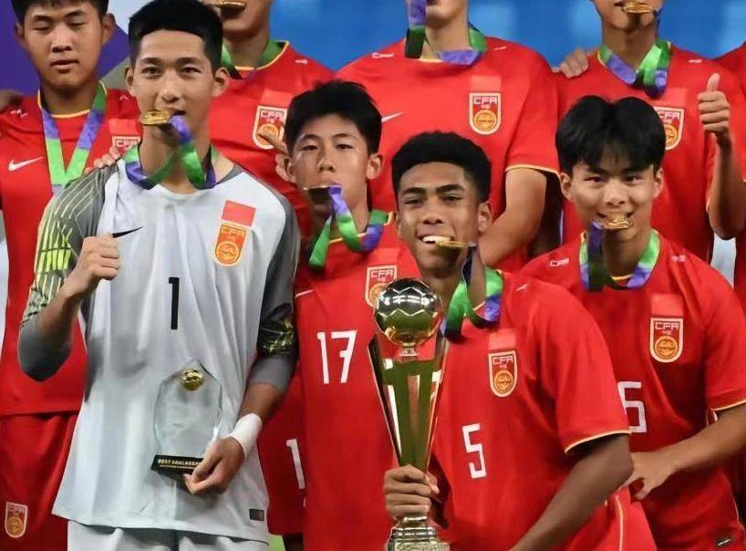 里尔球员磨练技艺，备战接下来的比赛的简单介绍