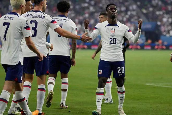 开云体育平台APP-西班牙队在比赛中力挫强敌获胜