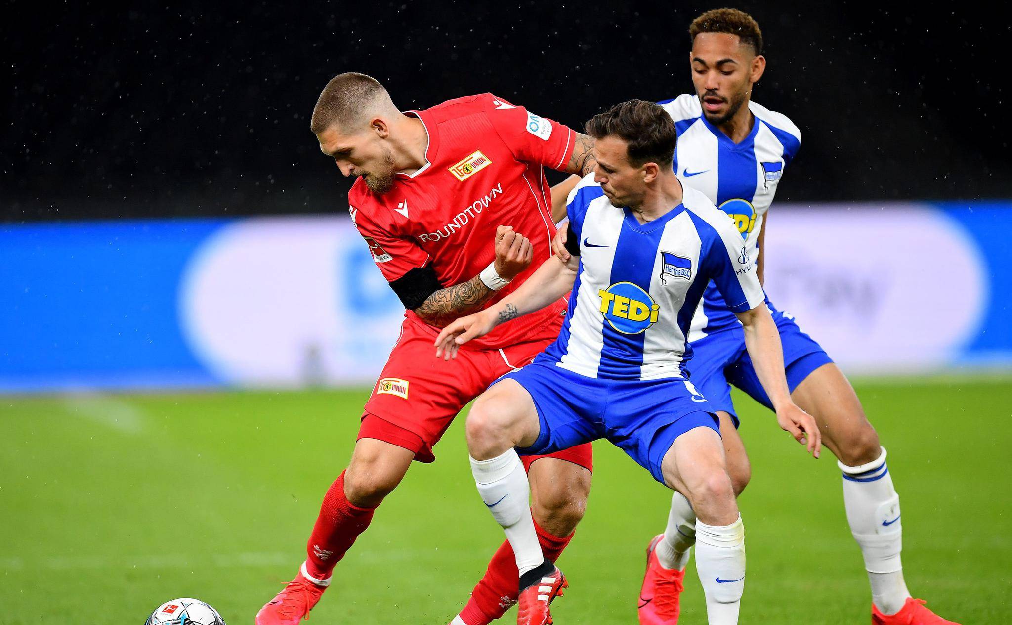 开云体育中国-包含沙尔克逼平柏林赫塔，保持不败战绩的词条