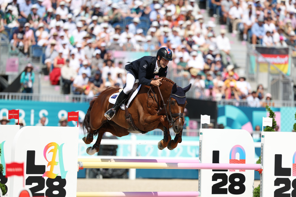 英国马术队夺冠引领全场