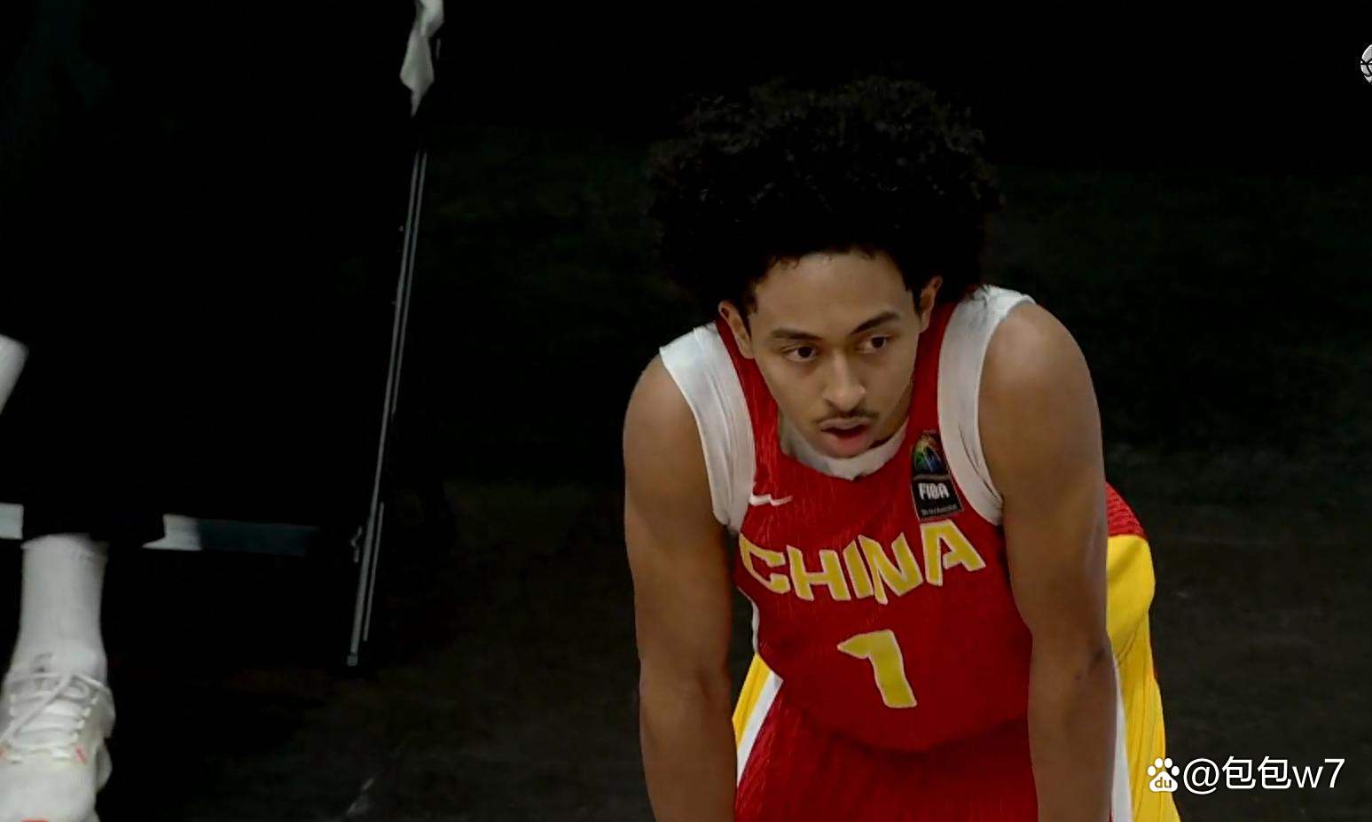 贵州男篮惊险获胜，展现拼搏精神