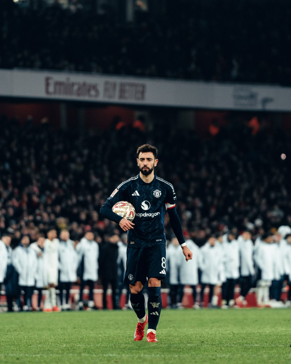 曼联客场逼平南安普顿，继续保持不败