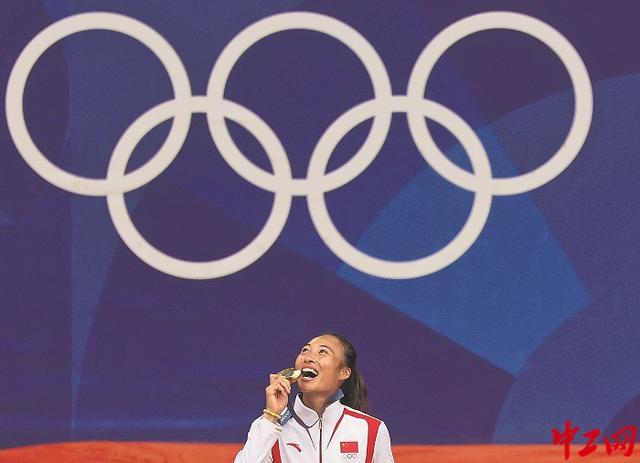 法国选手在田径比赛中夺得银牌