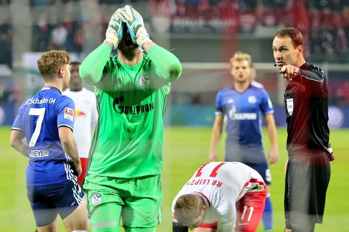 沙尔克实现逆转，取得关键胜利