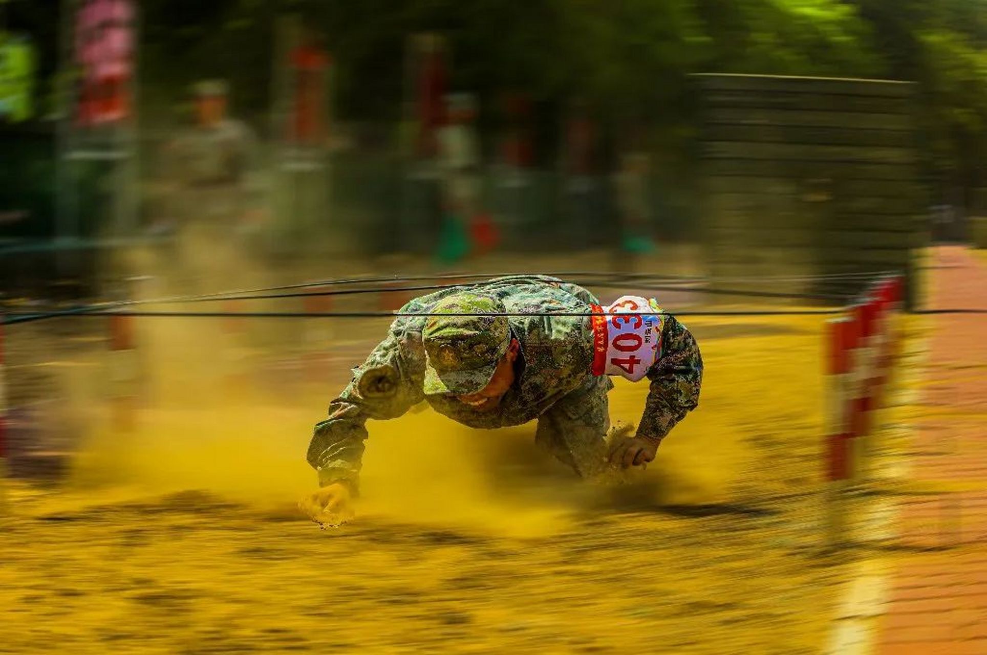运动员们奋勇争先，赛场一片激情