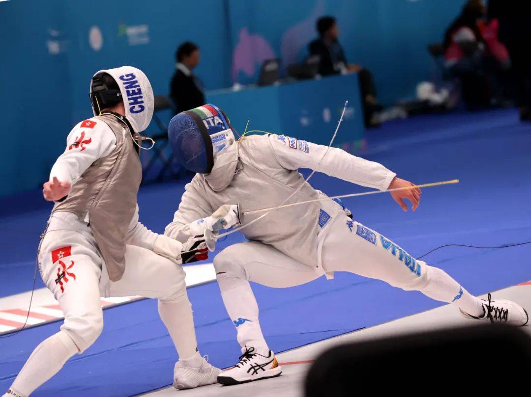 开云体育下载-美国队员在击剑比赛中取得连胜