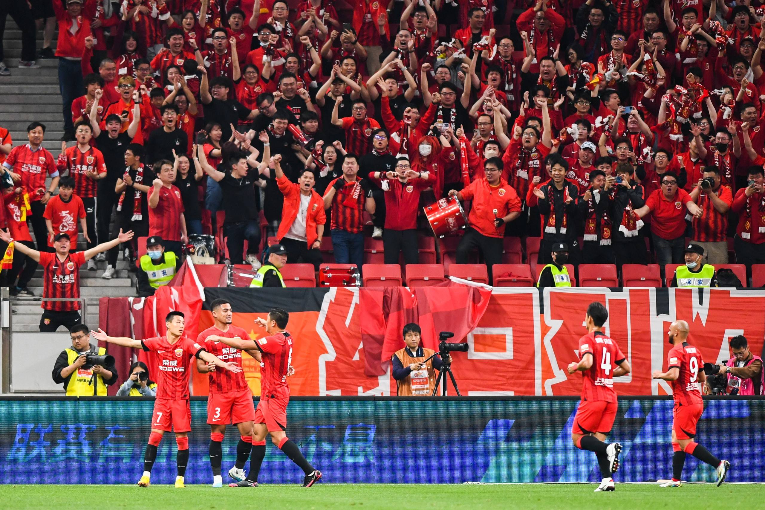 C罗在上海的比赛中退赛