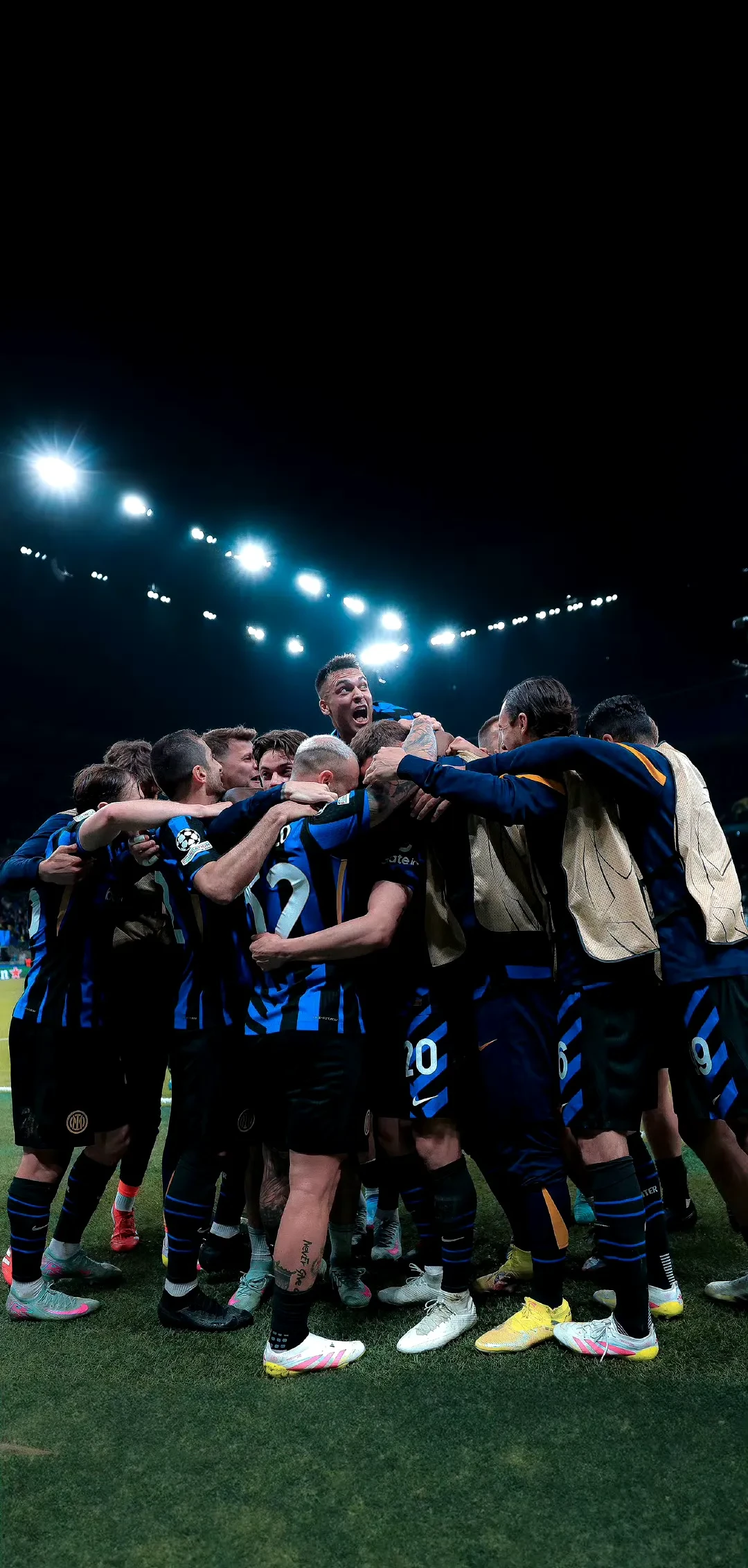 都灵前锋披荆斩棘，频繁破门进球的简单介绍