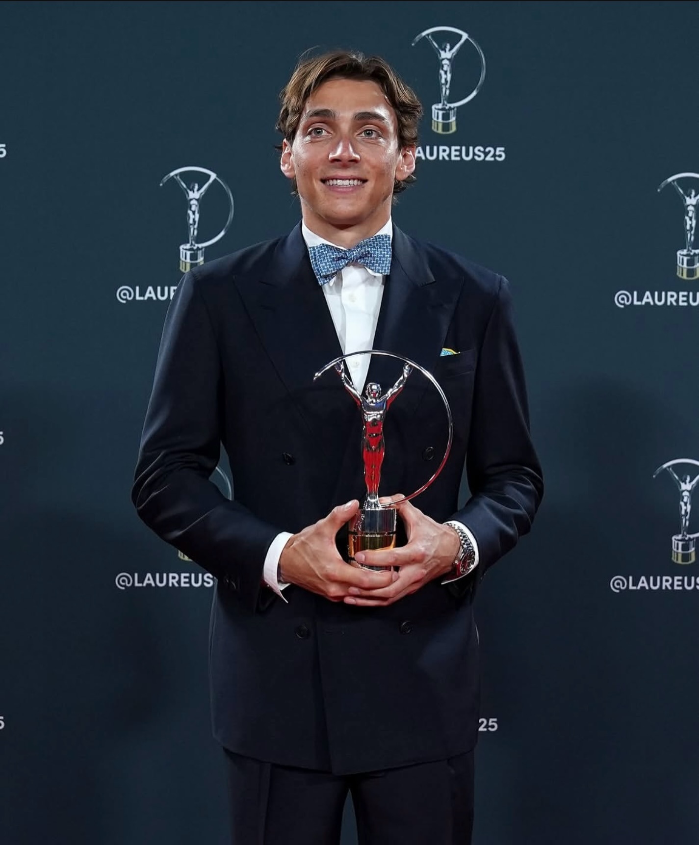 开云官网-瑞典运动员轻松赢得短跑冠军