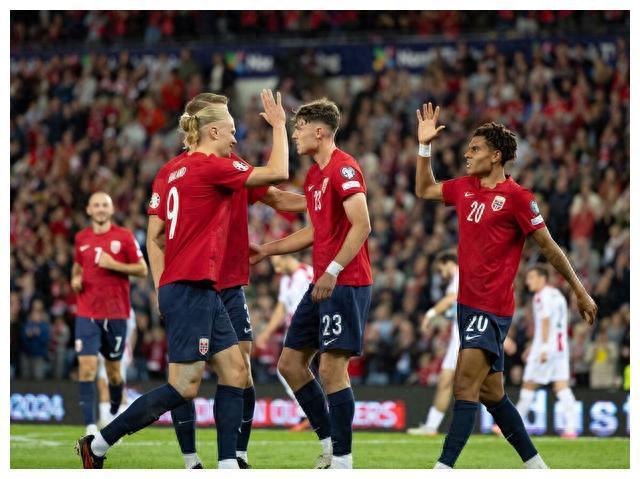 荷兰战队踢出火花，成功晋级欧预赛残局！的简单介绍