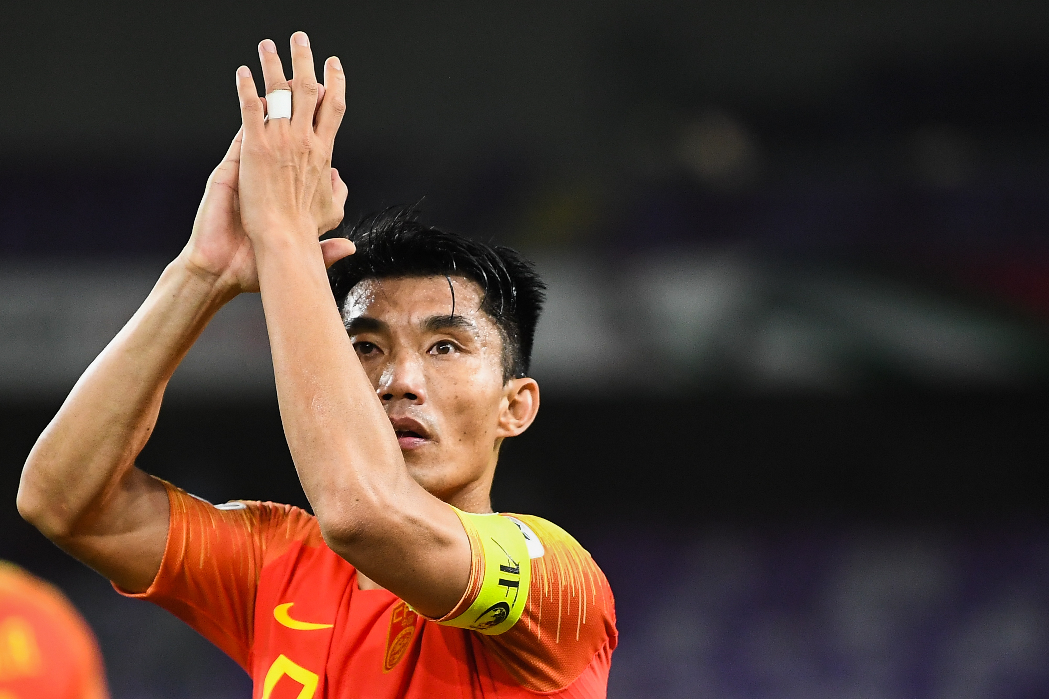 中国足球运动员在赛场上体现出众实力