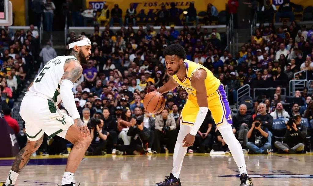 开云体育官方网站-包含湖人B队险胜澳大利亚男篮，塔图姆高光表现的词条