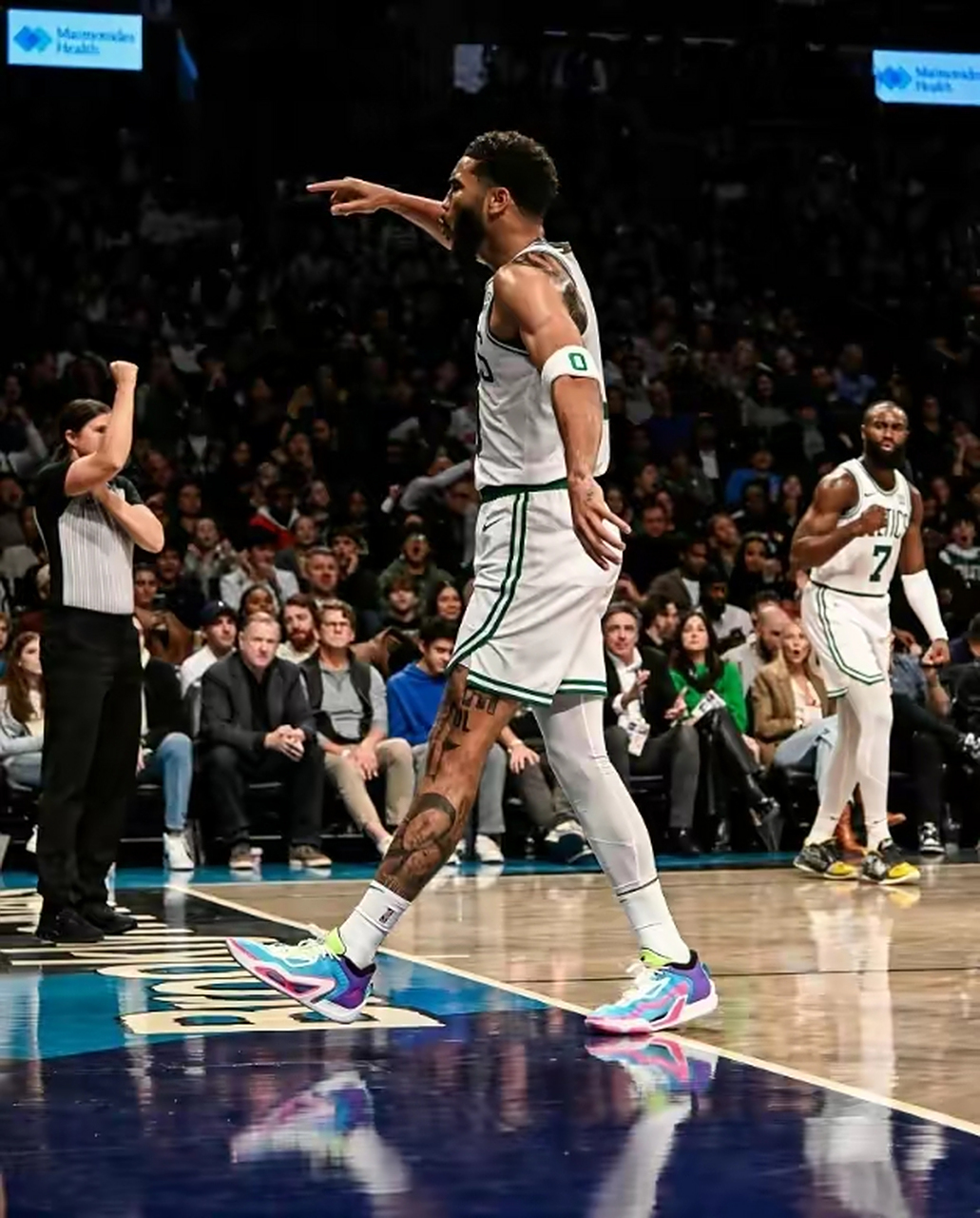 篮网轻取凯尔特人B队，库里爆发神勇的简单介绍