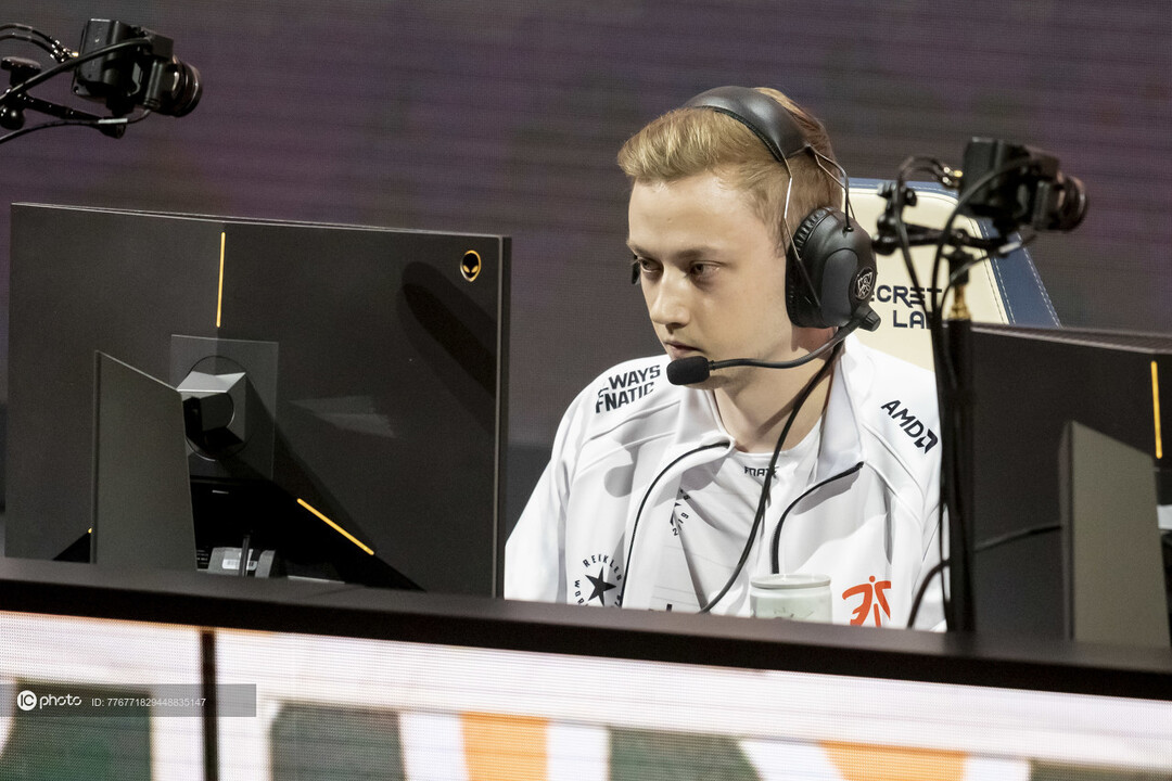 关于FNC险胜HLE，Rekkles完成帽子戏法的信息